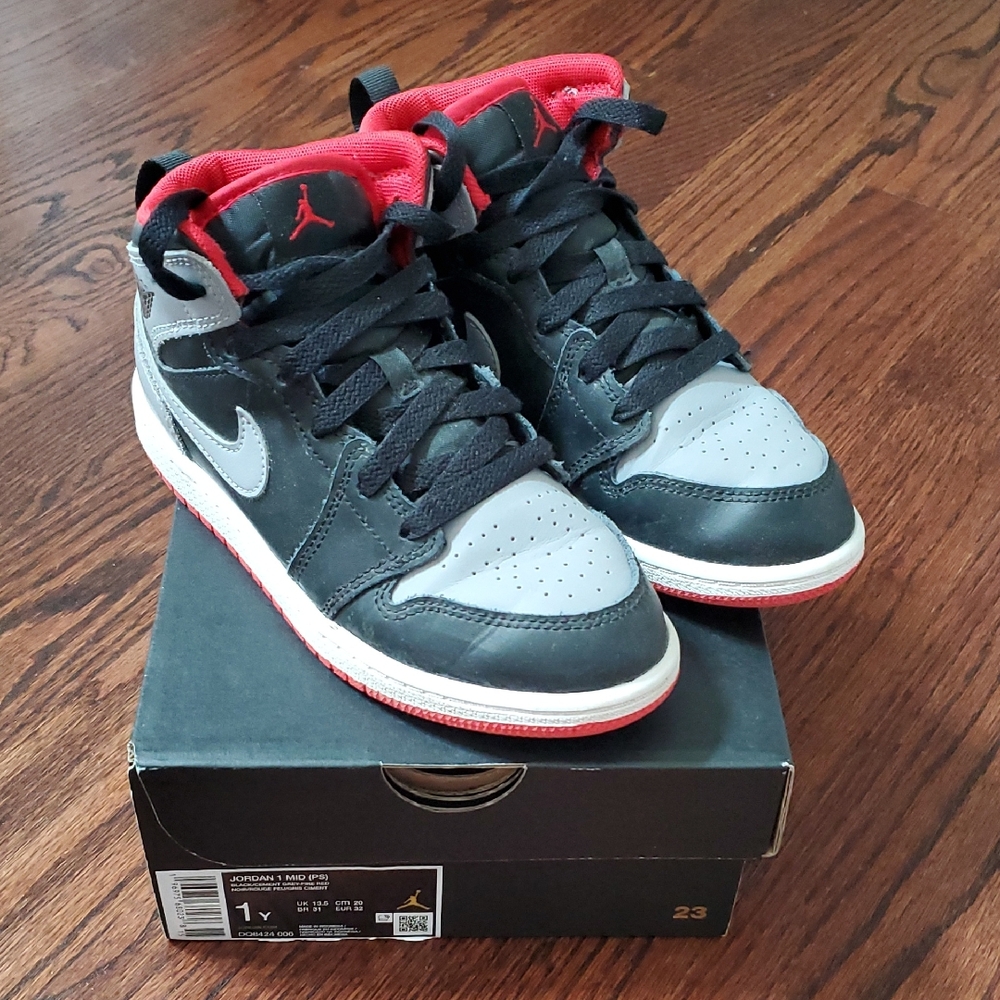 Nike Jordan 1 Mid
